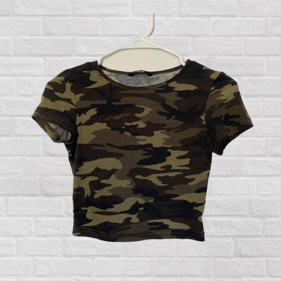 Tops - 💜8 for $15💜 camo crop top